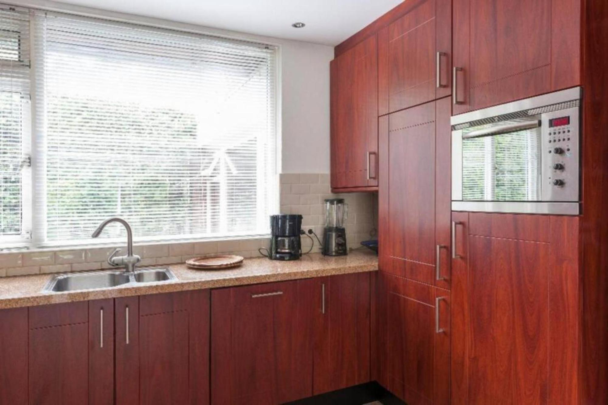 Ground Floor And Twin Bedroom In Luxurious Villa With Beautiful Garden Very Near Tue And Centre 에인트호번 외부 사진